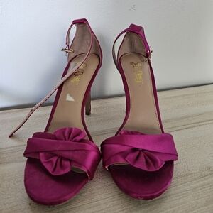 Brash fuchsia deep pink ankle strap heels size 8